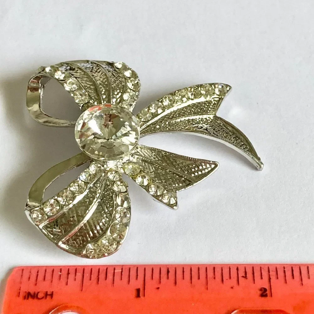 Vintage BIG Christmas Bow Brooch Pin Textured Finish Silver Tone Crystal X-Mas